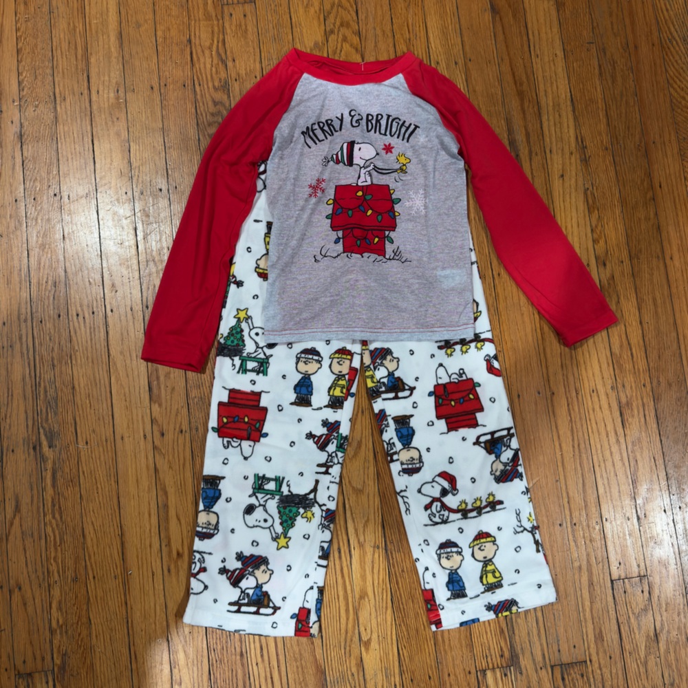 NWT, Peanuts Red and Gray Snoopy Pajama Set, Size 8, Retails $38